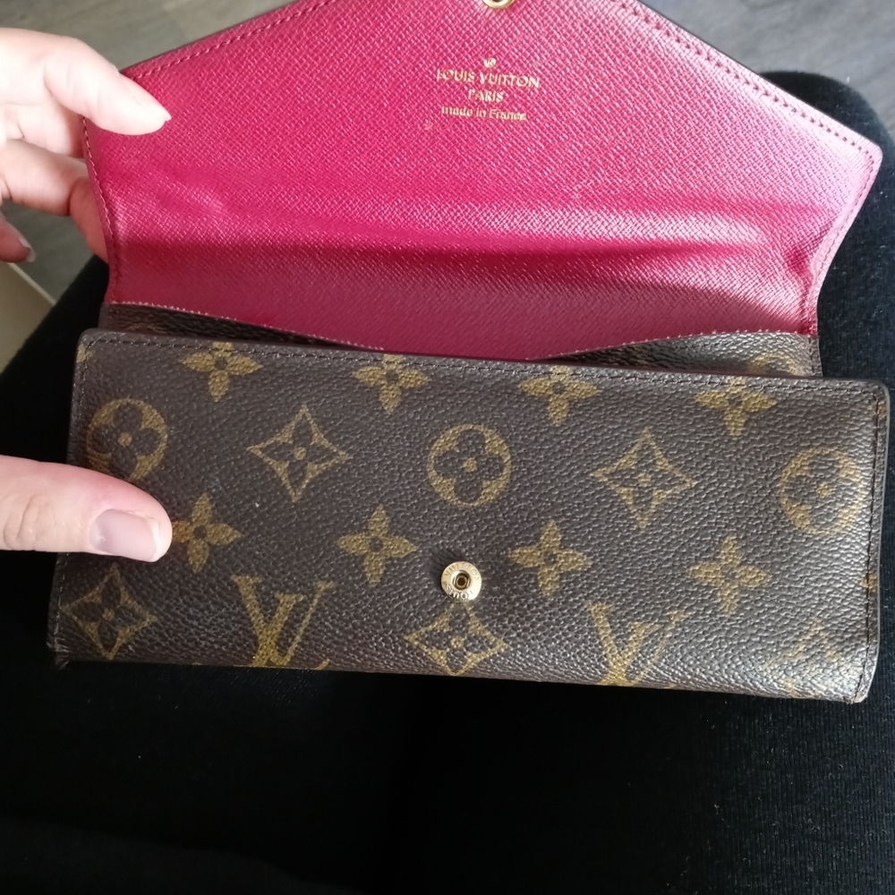 Gorgeous LV wallet - Picture 2 of 5